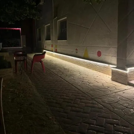 Backyard Vandrerhjem Tirana